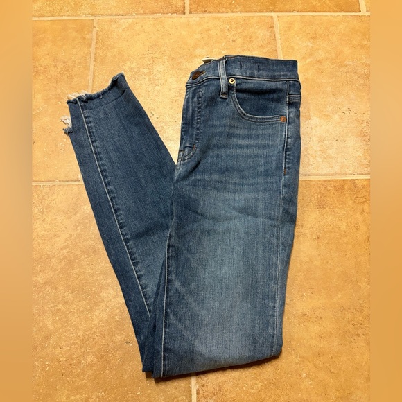 25 Madewell 9” midrise skinny medium wash distressed jeans - Picture 2 of 7